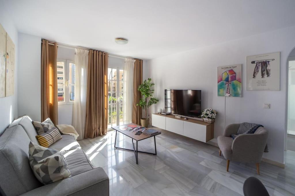 Central And Beautiful Apartment - Free Parking Málaga Exteriör bild
